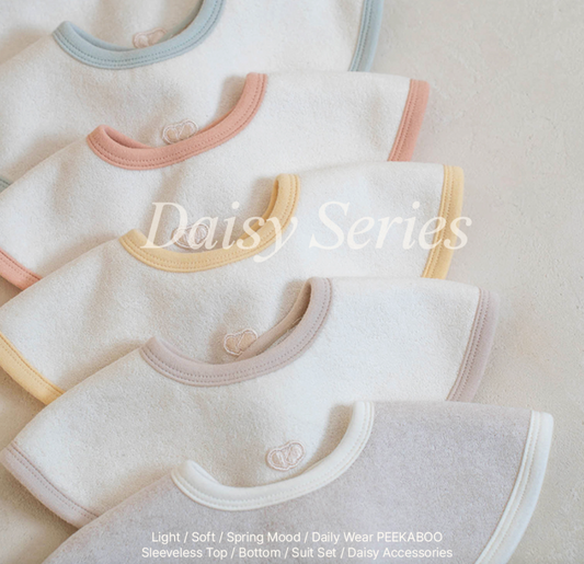 Preorder) Peekaboo Daisy Bib