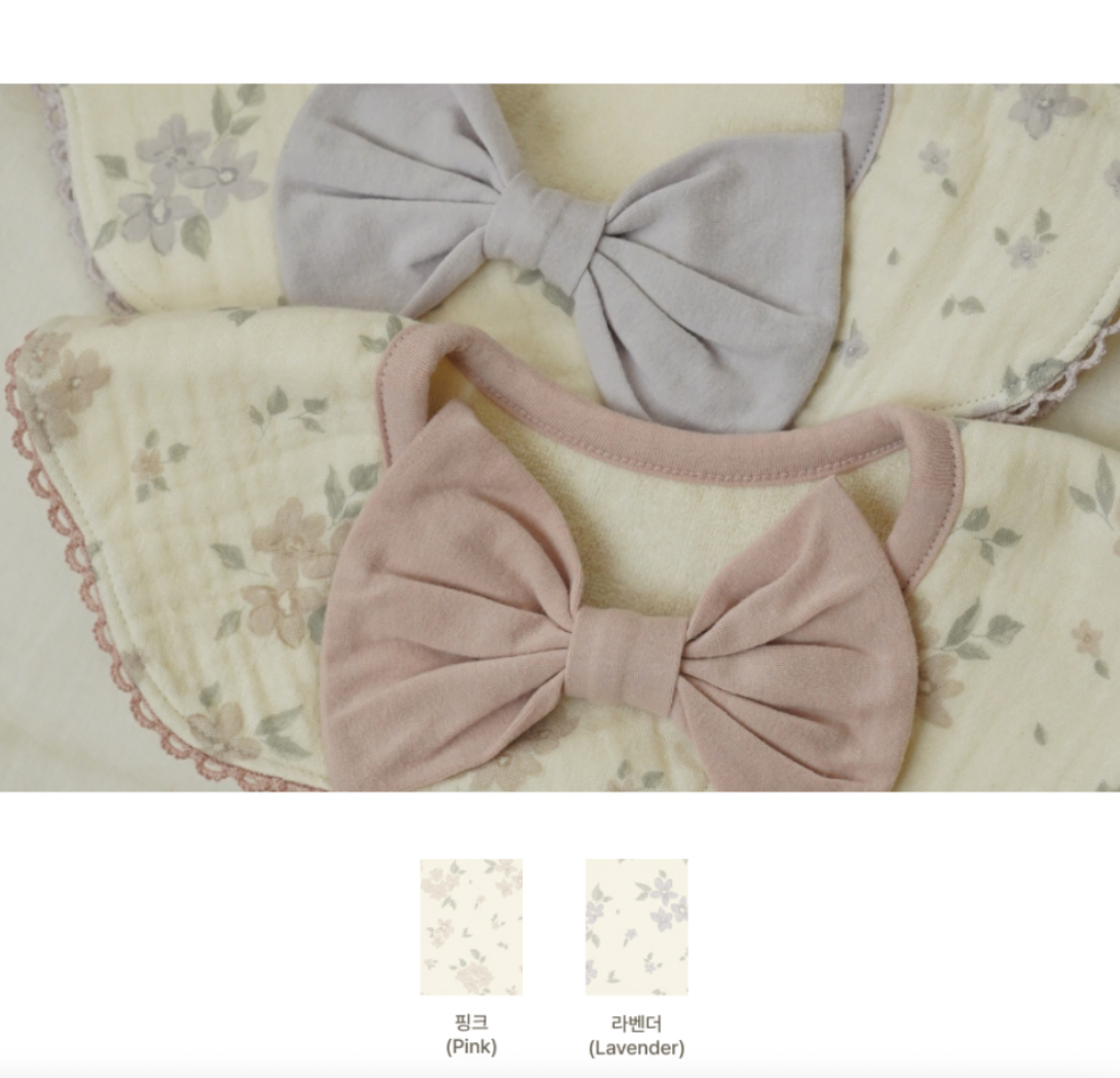 Preorder) Peekaboo Blooming Bib