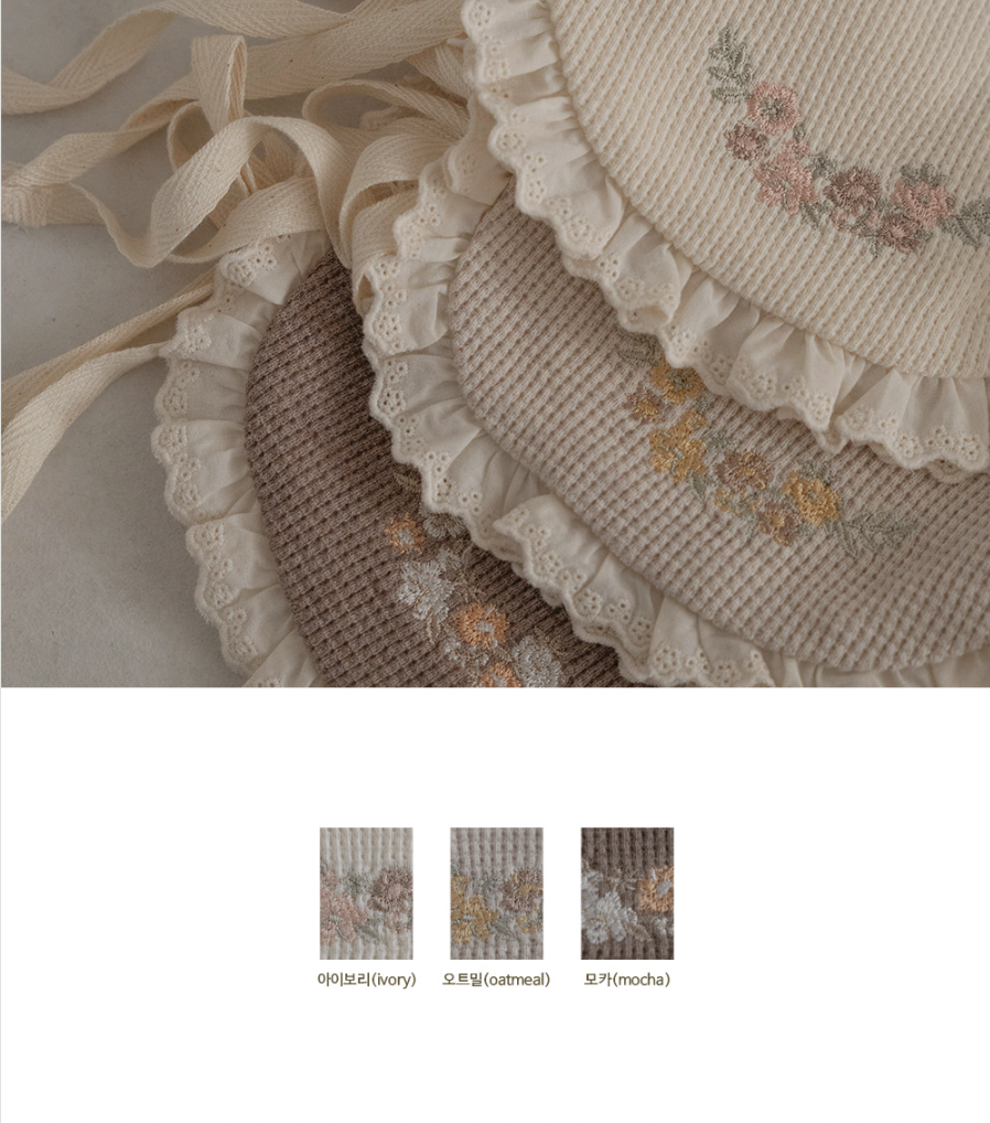 Preorder) Peekaboo Very Bib