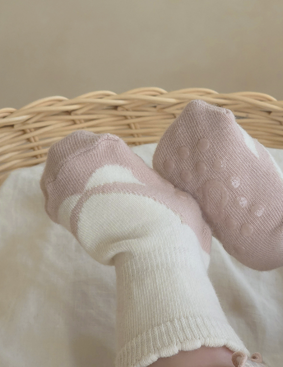 Preorder) Peekaboo Yukata Socks
