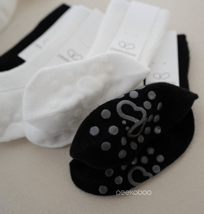 Preorder) Peekaboo Mood Socks