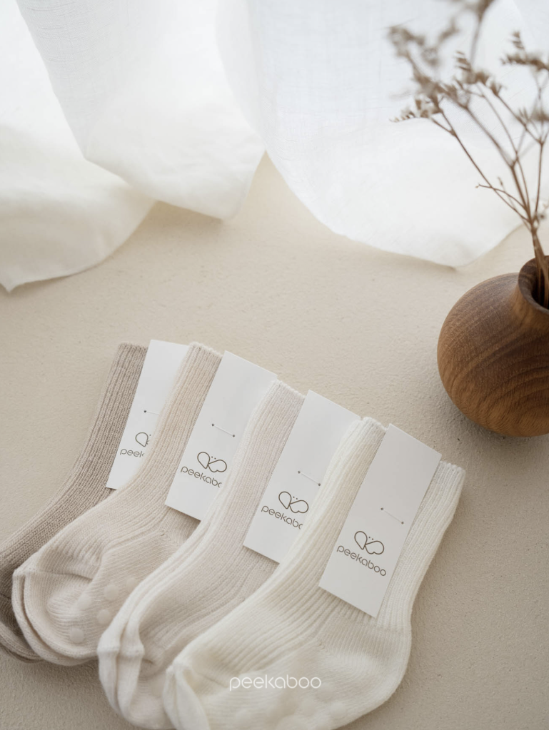 Preorder) Peekaboo Mood Socks