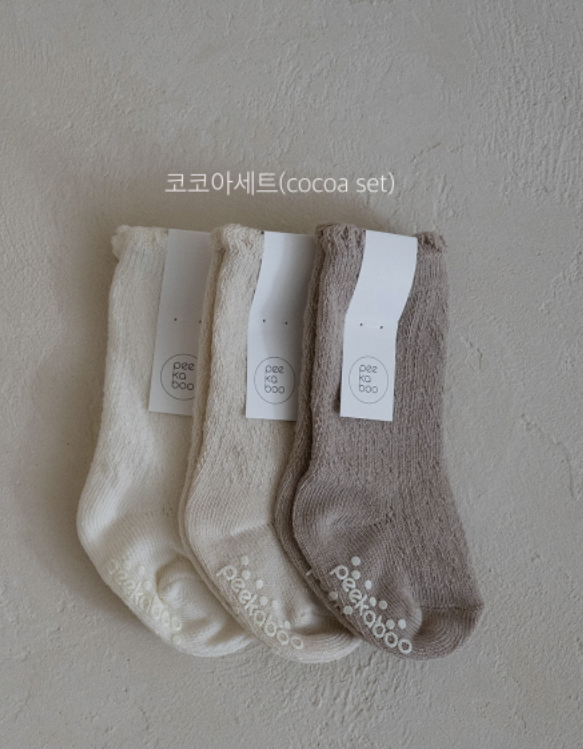 Preorder) Peekaboo Flower Knee Socks