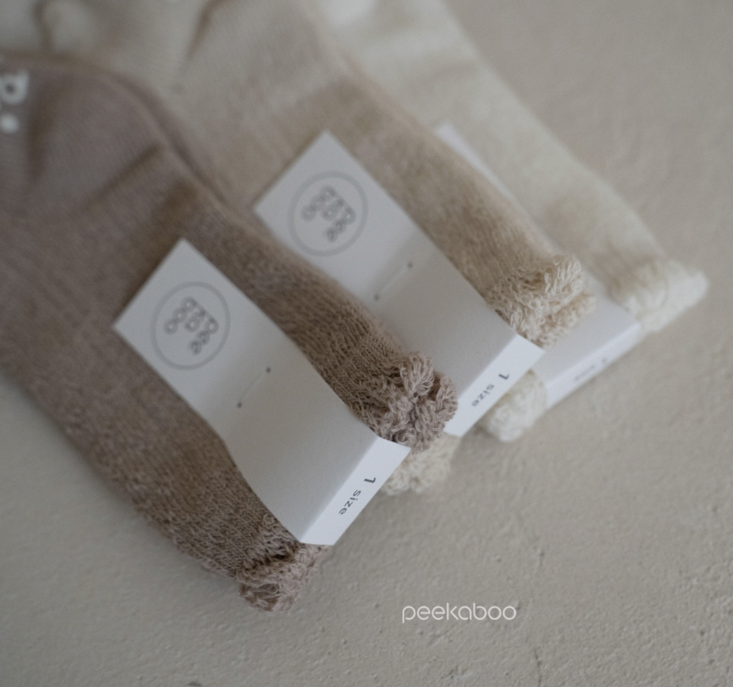 Preorder) Peekaboo Flower Knee Socks