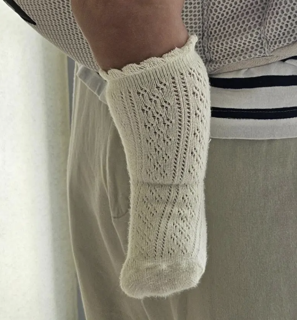 Preorder) Peekaboo Flower Knee Socks