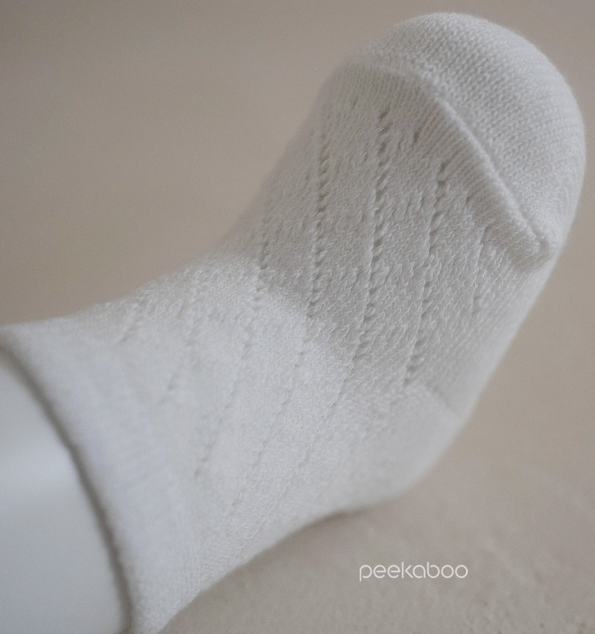 Preorder) Peekaboo Dia Socks