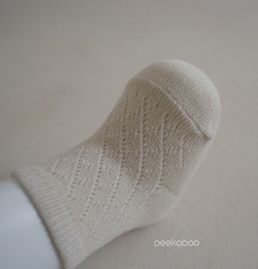 Preorder) Peekaboo Dia Socks