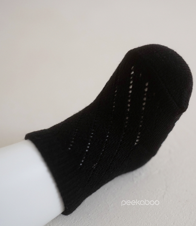 Preorder) Peekaboo Dia Socks