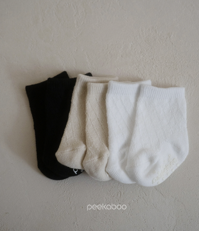 Preorder) Peekaboo Dia Socks