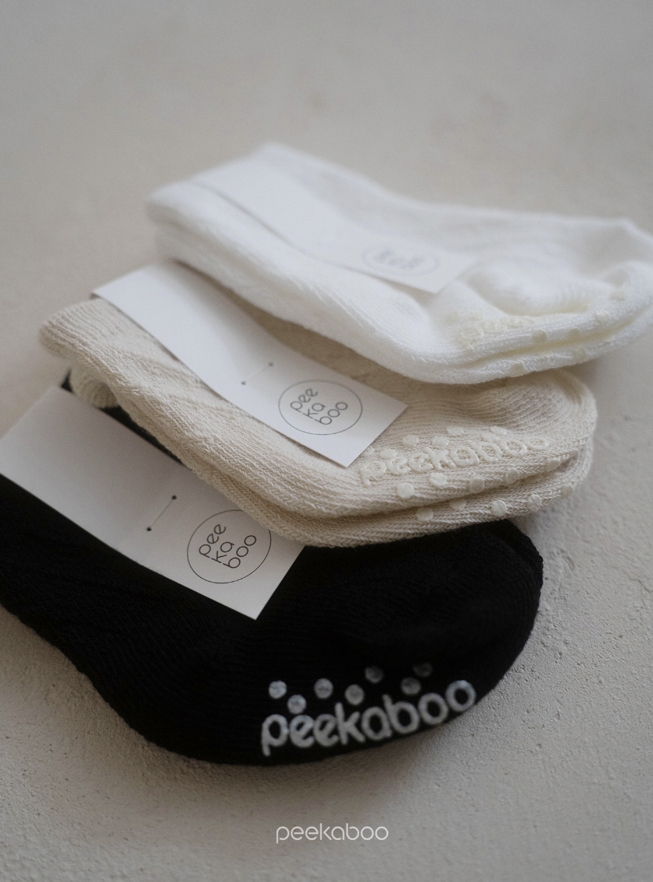 Preorder) Peekaboo Dia Socks
