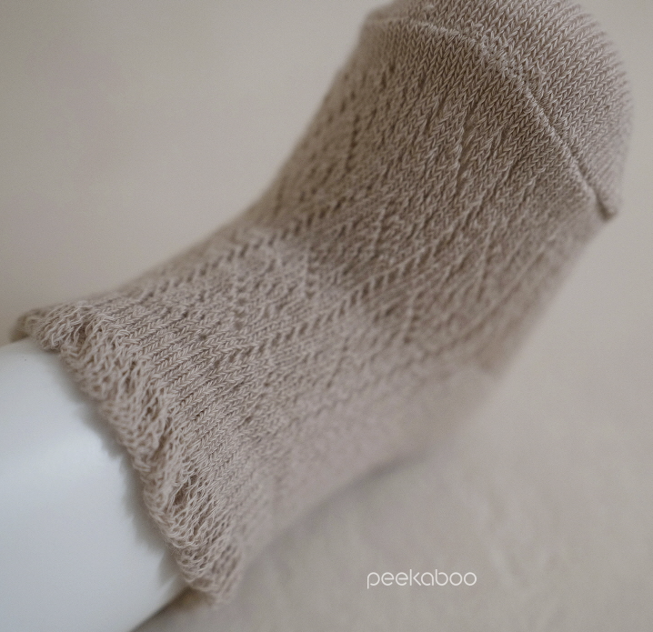 Preorder) Peekaboo Monds Socks