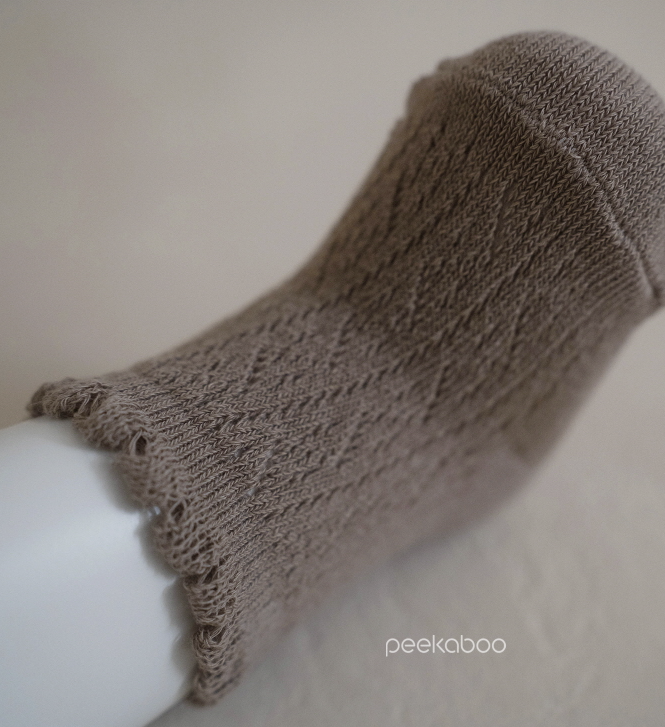 Preorder) Peekaboo Monds Socks