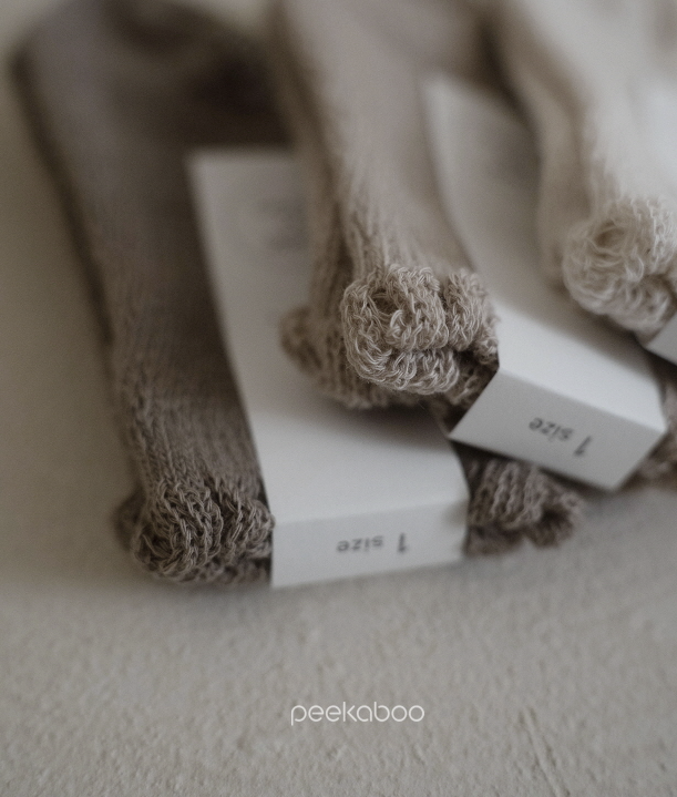 Preorder) Peekaboo Monds Socks