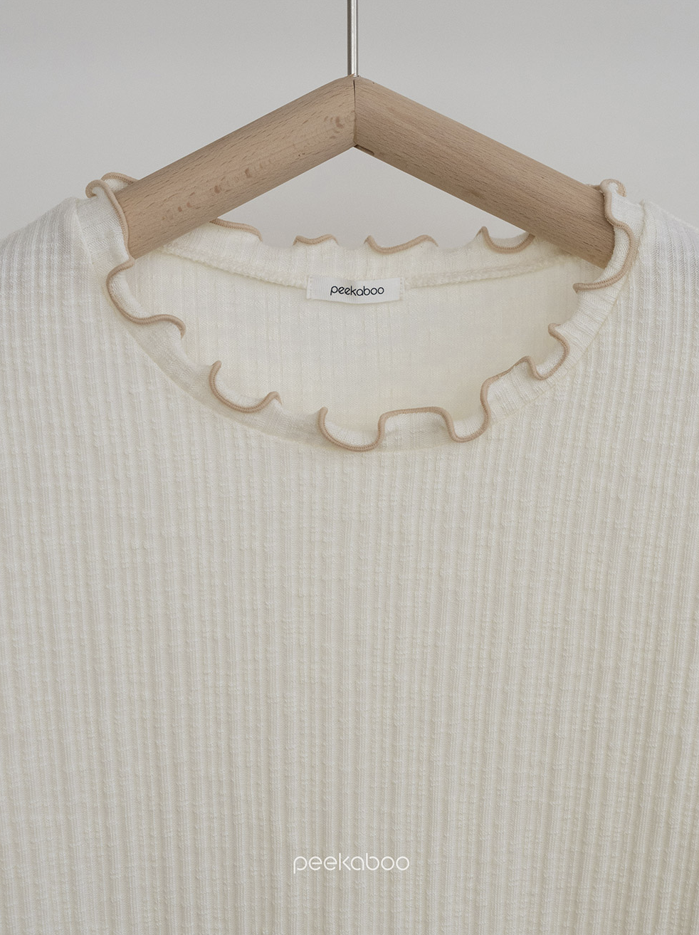 Preorder) Peekaboo / Autumn Spring Daphne Mom Tee