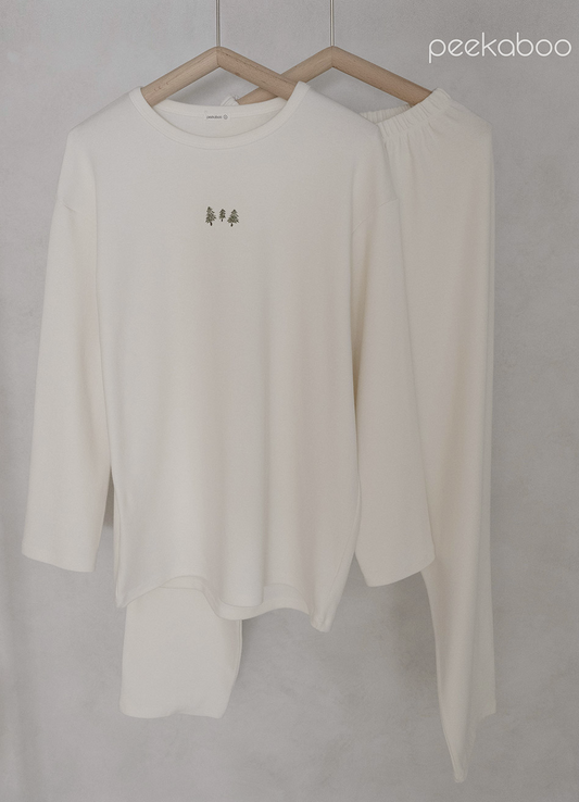 Preorder) Peekaboo / Winter Santa Pajama Mom