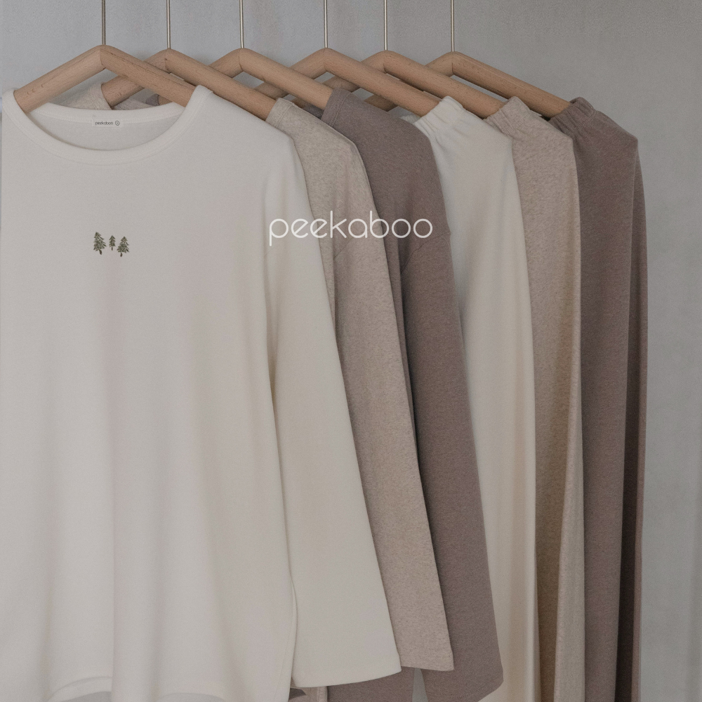 Preorder) Peekaboo / Winter Santa Pajama Mom