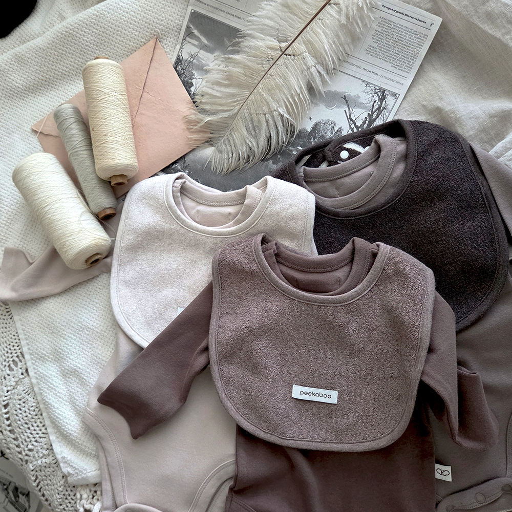 Preorder) Peekaboo Betty Bib
