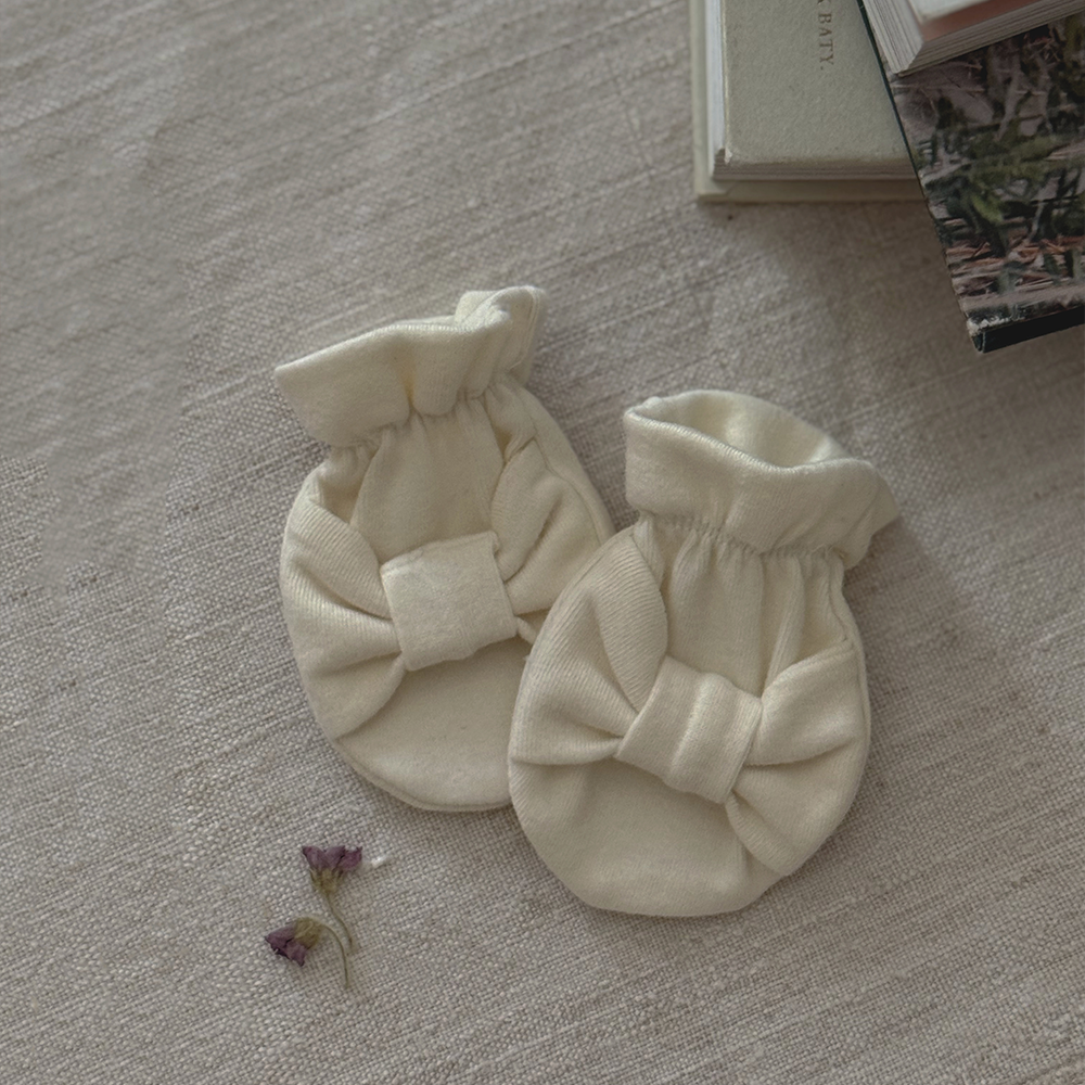Preorder) Peekaboo Newborn Ribbon Hand Wrap