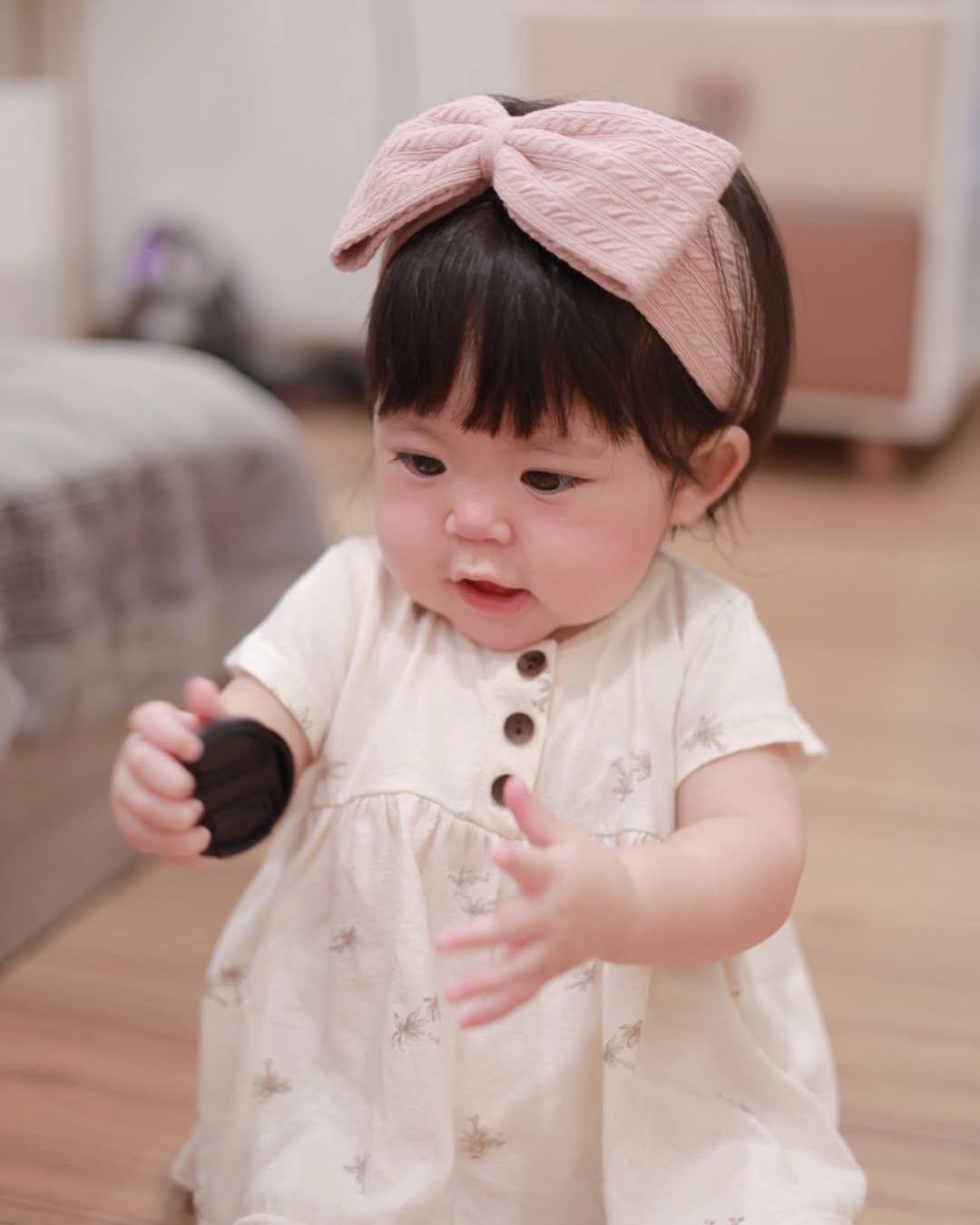 ็พ่ฒจ) ๐๐๐๐๐๐๐๐ โฟ Twisted Big Ribbon Hairband (43cm)