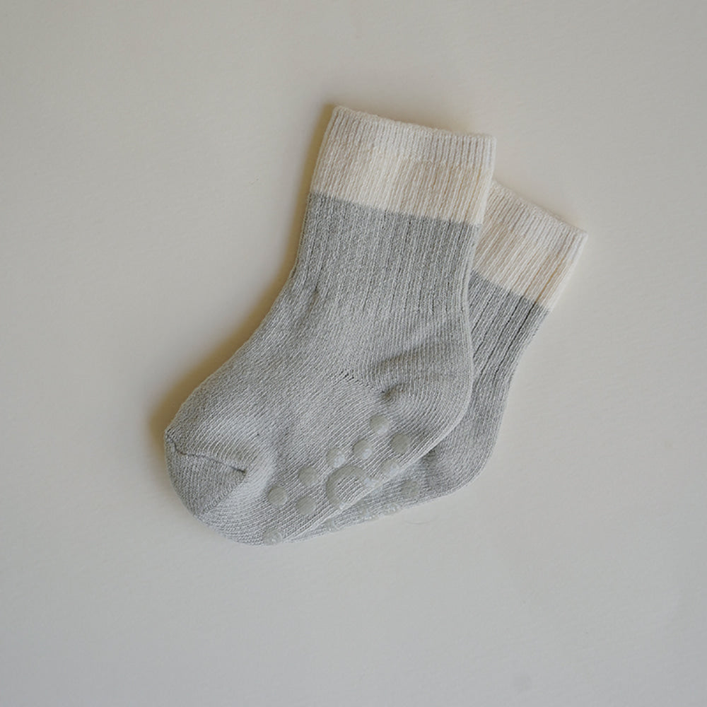Preorder) Peekaboo Daisy Socks