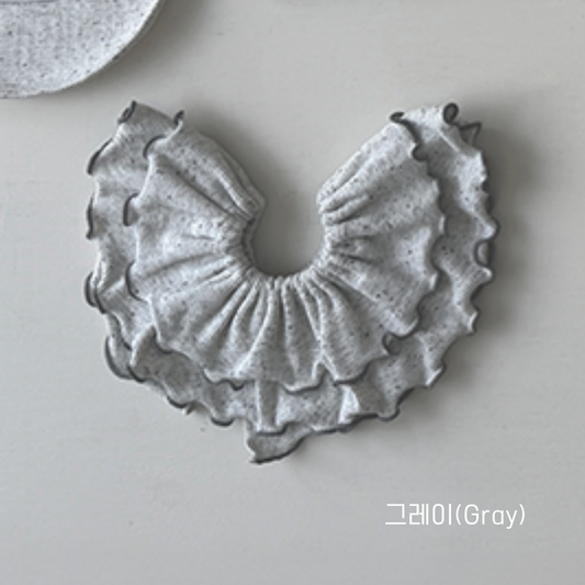 Preorder) Peekaboo Nep Frill Bib