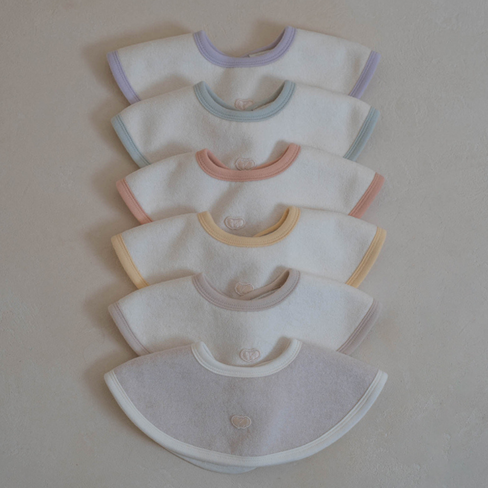 Preorder) Peekaboo Daisy Bib
