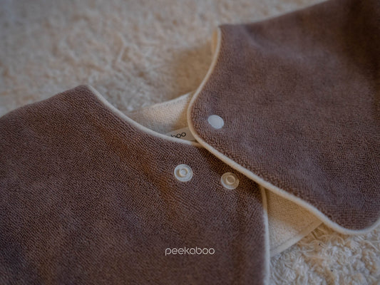 Preorder) Peekaboo Day Bib