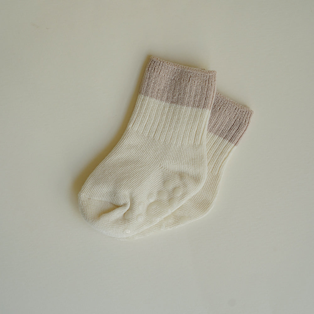 Preorder) Peekaboo Daisy Socks