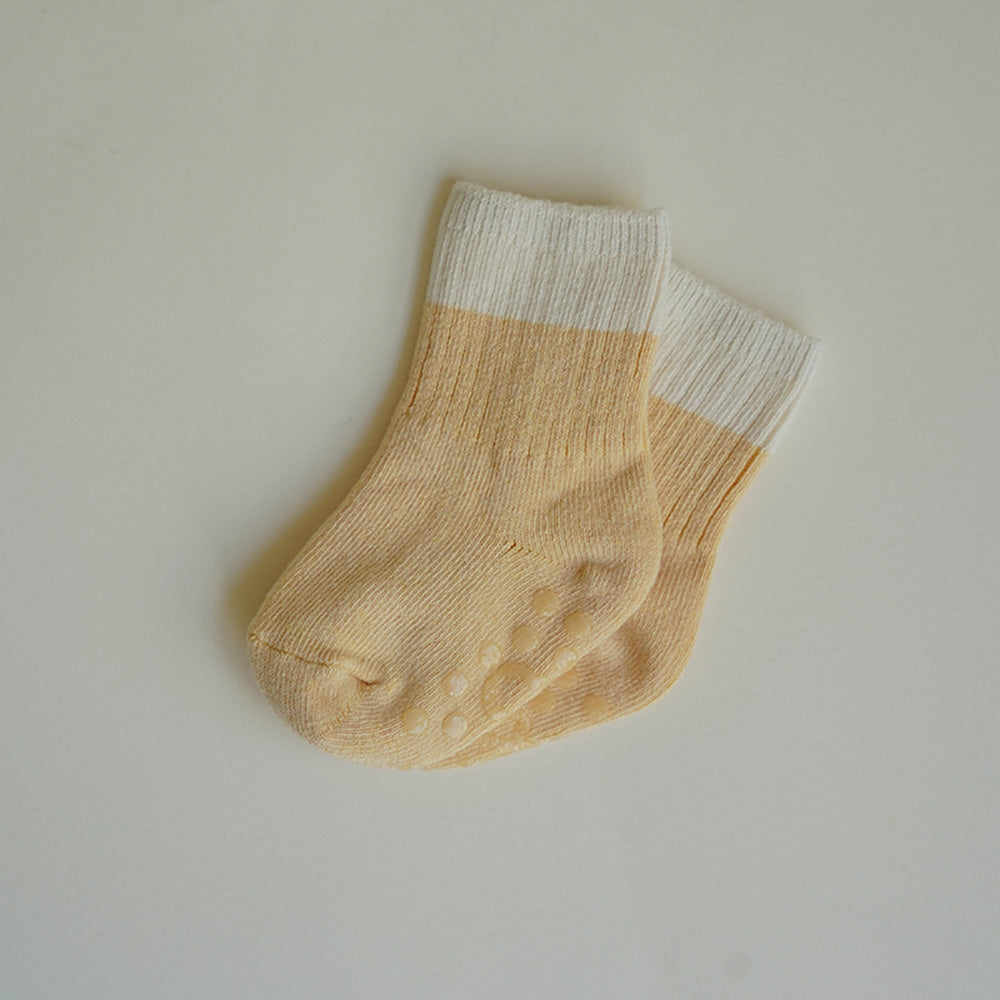 Preorder) Peekaboo Daisy Socks