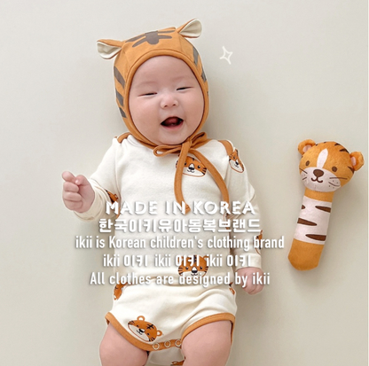 現貨) 𝐬𝐮𝐩𝐞𝐫 𝐬𝐚𝐥𝐞 TigerTiger 哇！老虎寶貝連身衣連帽+搖鈴安撫公仔套裝 SUPER SALE