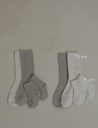 Preorder) Peekaboo Twisted Socks