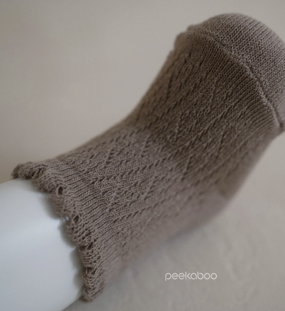 Preorder) Peekaboo Monds Socks