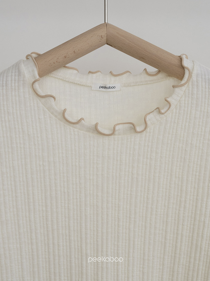 Preorder) Peekaboo / Autumn Spring Daphne Mom Tee