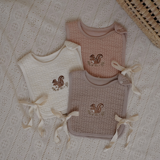Preorder) Peekaboo Daram Bib