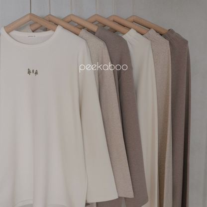 Preorder) Peekaboo / Winter Santa Pajama Mom