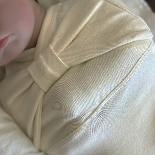 Preorder) Peekaboo Newborn Ribbon Top and Bottom Set  - long (不連配件)