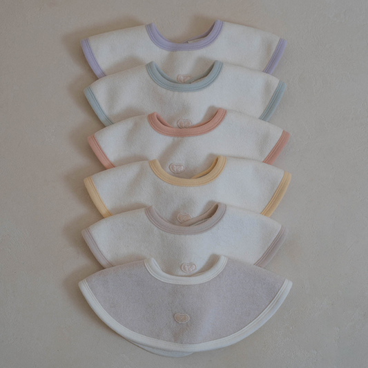Preorder) Peekaboo Daisy Bib