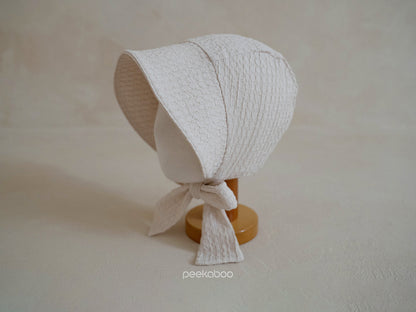 Preorder) Peekaboo / Irene Bonnet