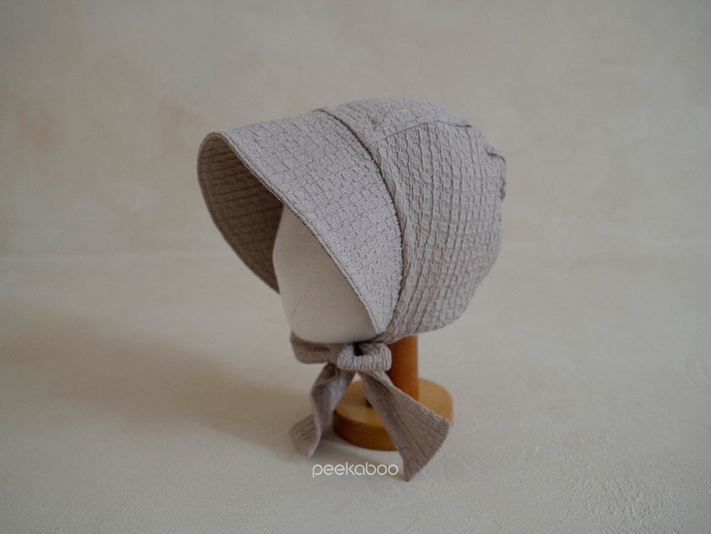 Preorder) Peekaboo / Irene Bonnet
