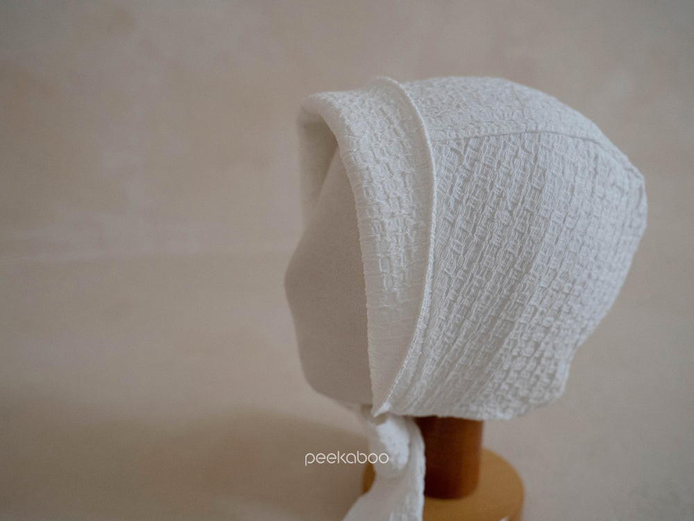 Preorder) Peekaboo / Irene Bonnet