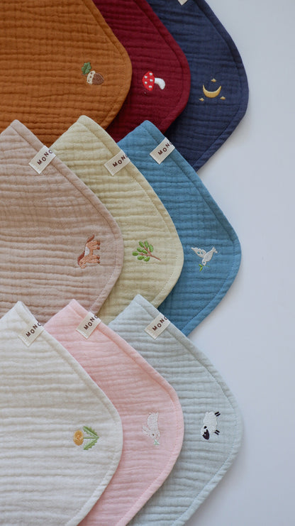 MONOLEIM Motif Scarf Bib