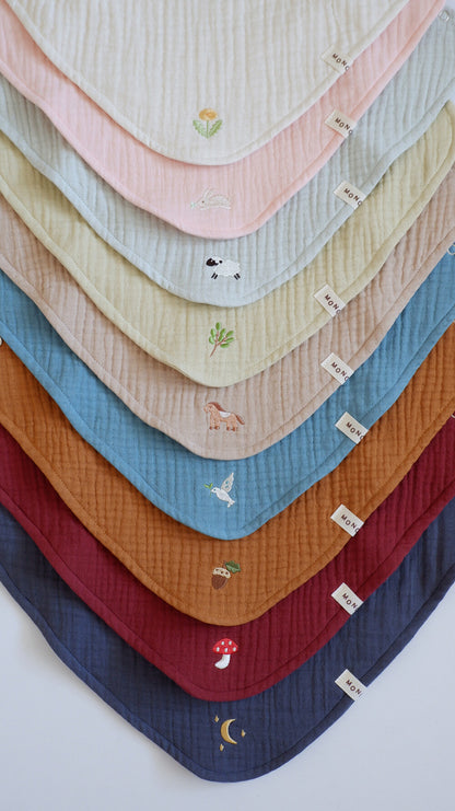 MONOLEIM Motif Scarf Bib