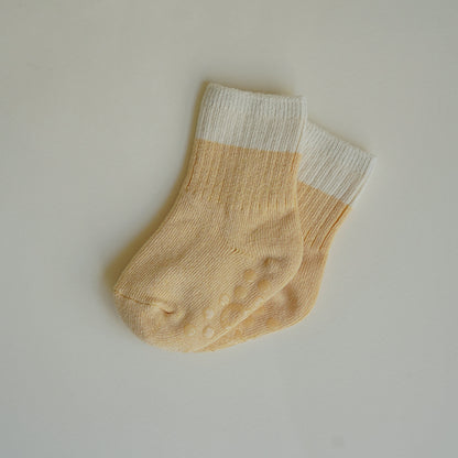 Preorder) Peekaboo Daisy Socks